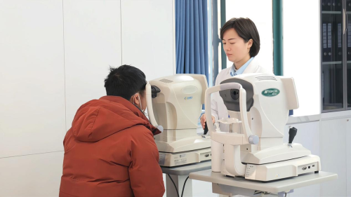 武汉普瑞眼科可视化屈光近视手术为1500度近视患者重塑高清视觉