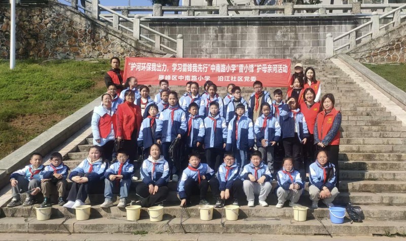 衡阳市雁峰区开展“护河环保我出力，学习雷锋我先行”护河行动