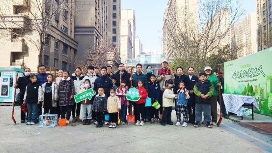 春风添新绿 共建正弘家 ——正弘物业开展“我在正弘种春天”植树节活动