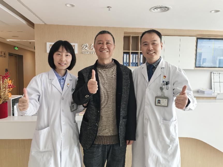 飞秒焕晶，点亮视界：安徽爱尔眼科医生家属手术纪实 ——信任源于专业，技术守护光明