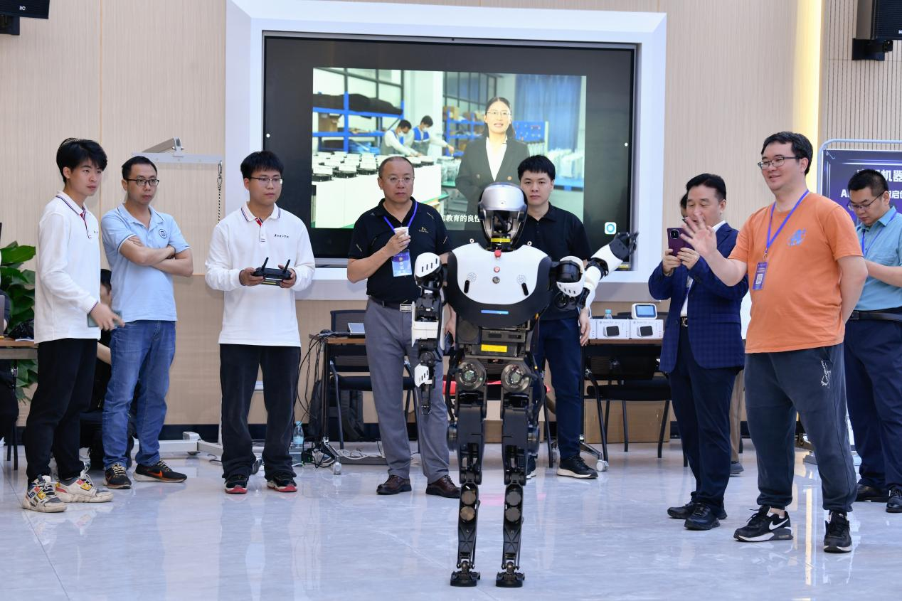 https://techchina.nancai.net/2025/0425/6088eb83e18e103.png