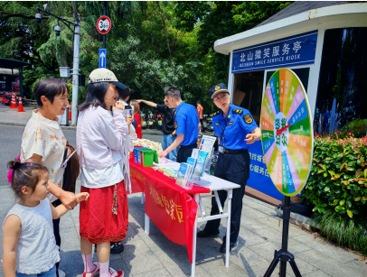 西湖边的“分投”行动 点亮垃圾分类新风景