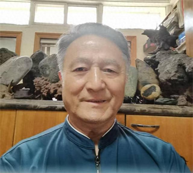 贺建福与他的陨石