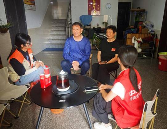 平安产险福州中心支公司：烽火岁月映初心 红色关怀暖桑榆 (1)