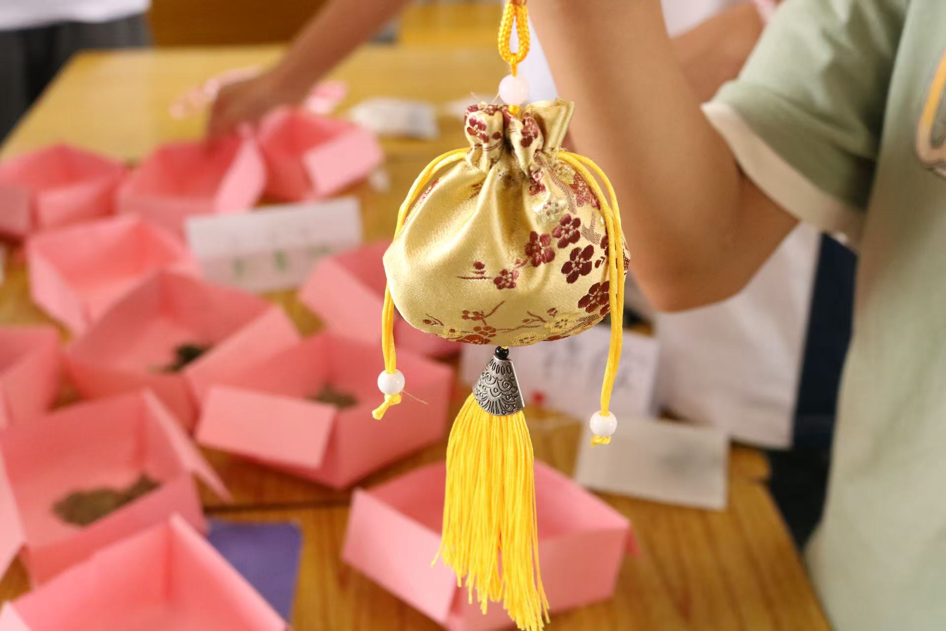 4.学生香囊作品.jpg
