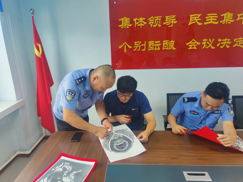 剪纸寄情忆峥嵘 巧手传承爱国心