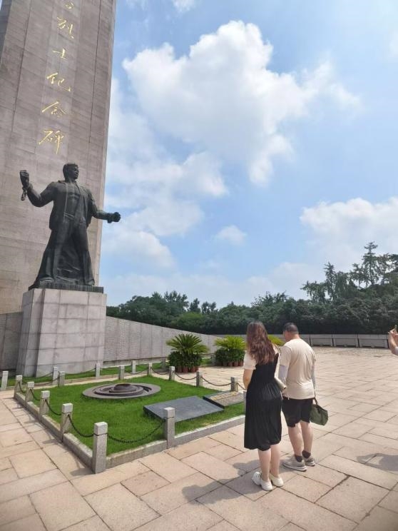 “红星破晓，薪火相传”——党史学习教育团队调研宣讲活动顺利开展