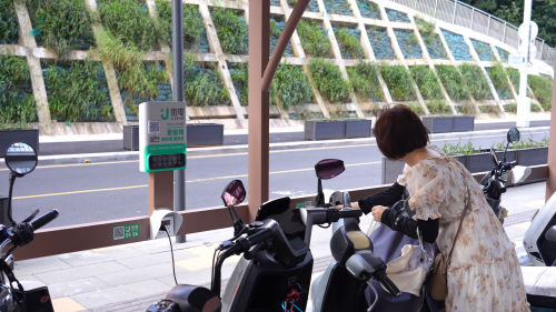 街电充电桩百万口落地，增速行业领先