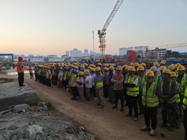 萧县淮海西路项目组织召开8月全员安全早会
