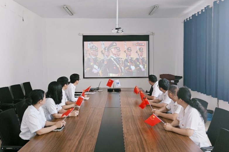 江苏中建商品混凝土有限公司组织观看九三阅兵式