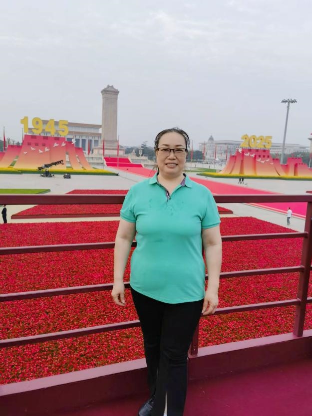 阅兵观礼台上的58到家家政阿姨：一家三个兵 宝妈新梦想