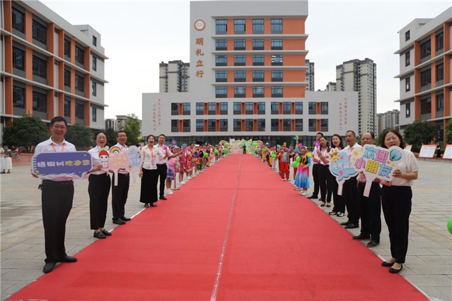 同心向阳迎桐新 适性成才启新程梧桐树小学2025年秋季入学仪式温情启幕