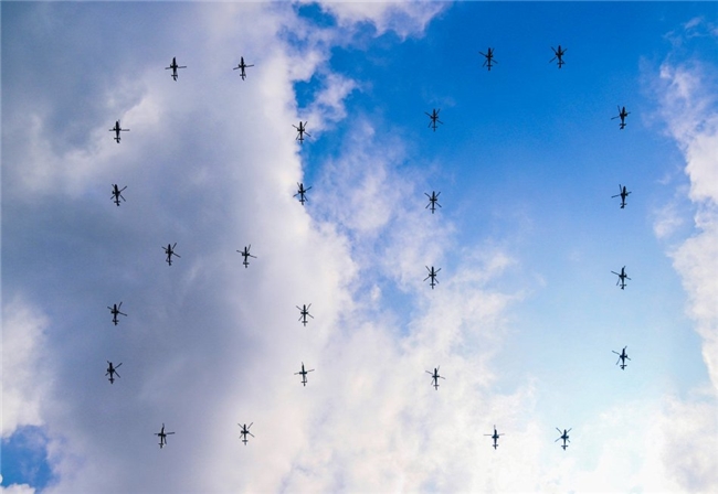 十年阅兵看大国重器，一台电视看懂中国科技成长