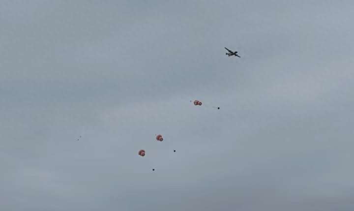 腾盾科创公司大型模块化商用无人机连续空投圆满成功