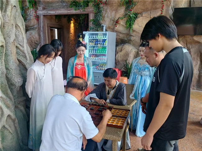张一一江西宜春景区摆摊 践行农文旅体融合新模式