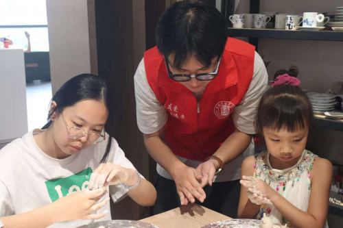景德镇陶瓷大学“逐光·景漂”暑期社会实践队在景德镇开展社会实践活动