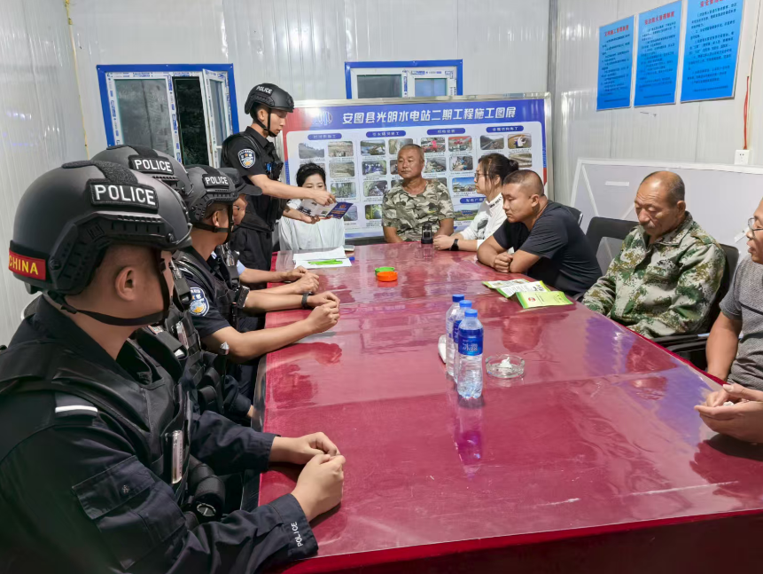 延边边境管理支队东方红边境检查站：护航G331，温暖每段旅途