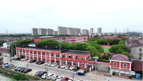 固德威光储解决方案全擎驱动，打造安静、安全、安心的绿色校园