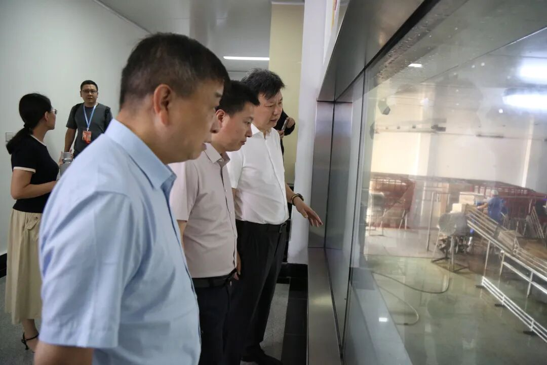 大别山精神永放光芒网络媒体信阳行主题活动媒体大V来华英公司参观调研