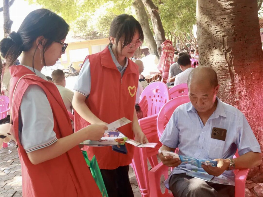 莘莘学子赴千站，躬身实践润乡梓
