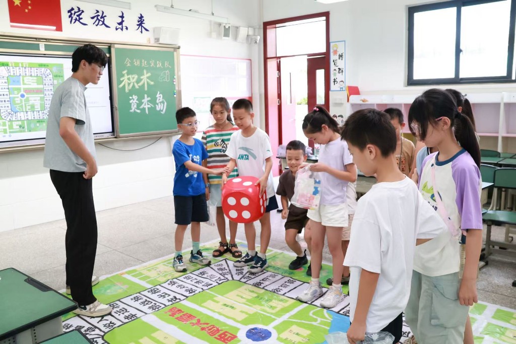 西南财大“金钥匙”实践队：金融研学点亮青少年财商之光