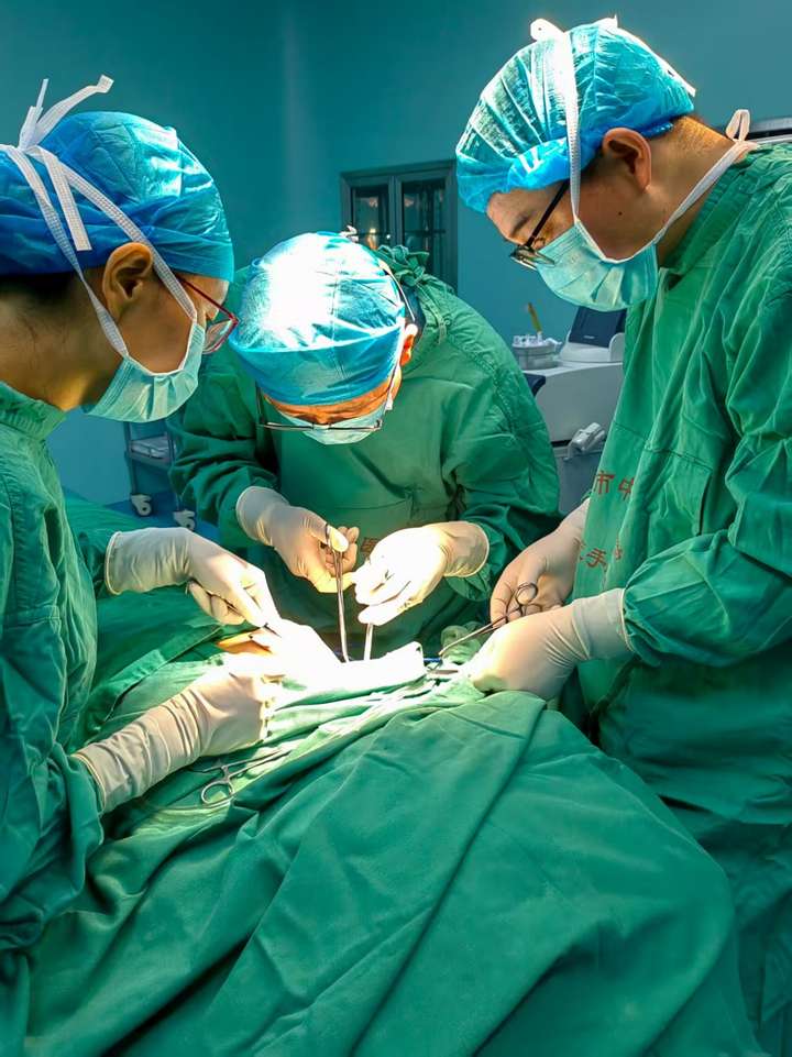 宝鸡中医医院东院区“双医”暖人心：乳腺癌患者100天抗癌路的“生命托举”