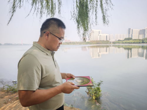 从家族传承到国际舞台：季鹏飞的易学智慧与身心疗愈之道