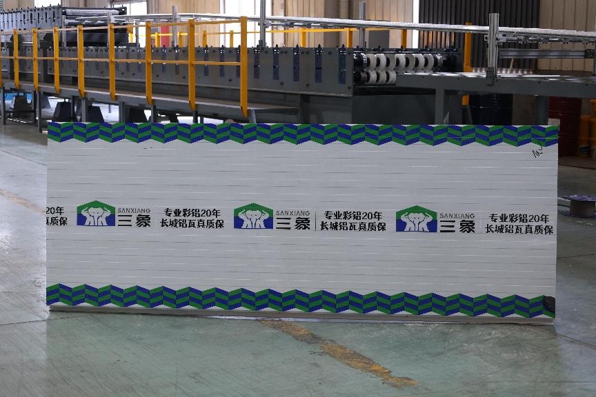 长城板技术升级 三象彩铝保温板为建筑披上永不褪色的“铠甲”