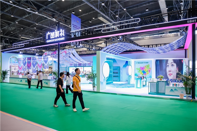 2025年中国—东盟博览会旅游展区特色商品展开展，多维赋能广西文旅产业创新升级