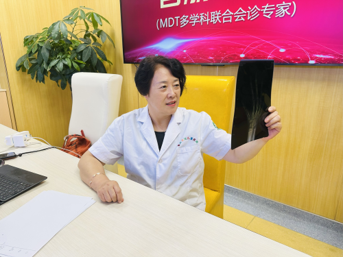 国庆、中秋照常接诊!上海谷丽教授、北京李志宏教授、重医黄志教授、王磊教授莅临重庆天佑儿童医院联合会诊