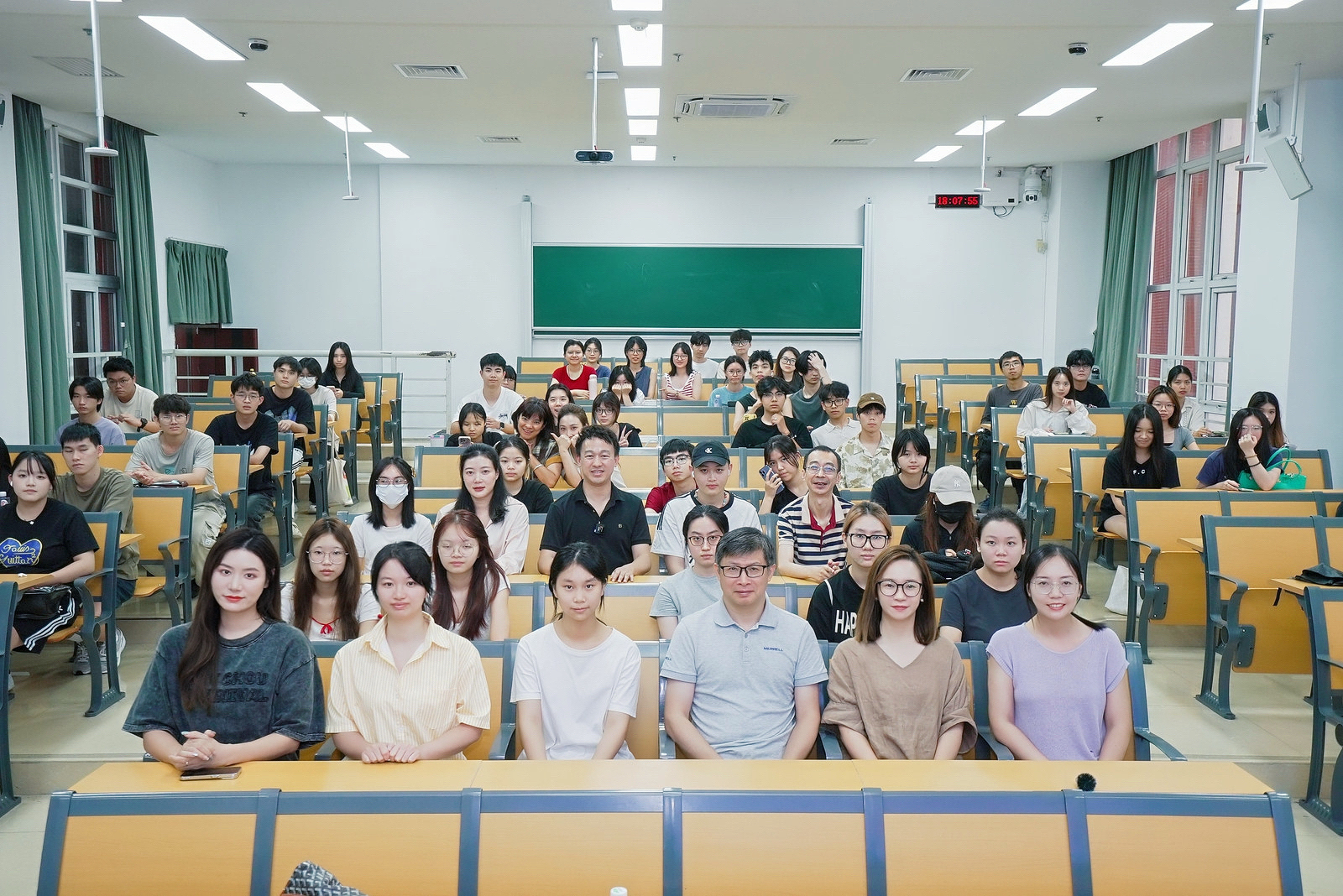 骏丰科技携手暨南大学首创主动健康传播工作坊