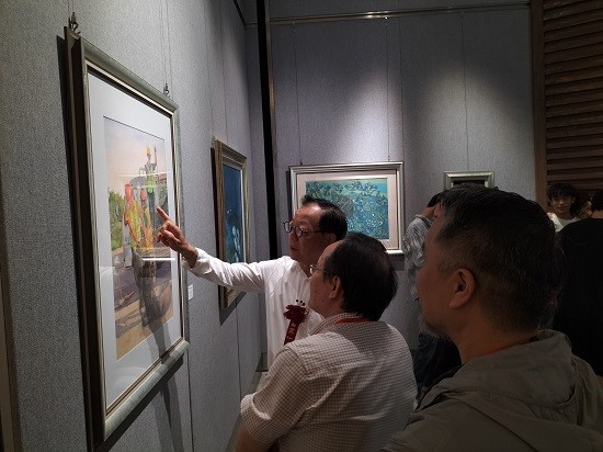 杨国新主席指导汪保群作品.jpg
