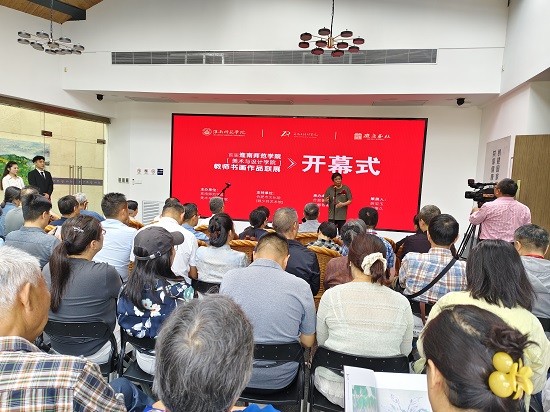 张国林老师讲话.jpg