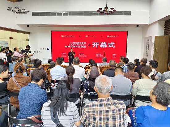 胡宝玉致辞正面.jpg