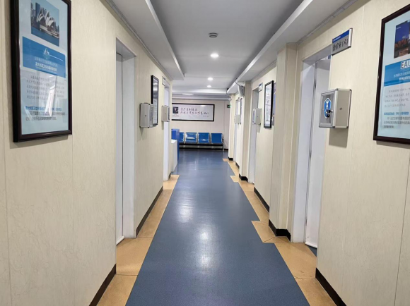清远长健医院男科怎么样？规范诊疗助摆脱男性尿道炎困扰