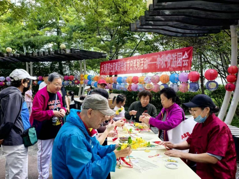 东润枫景社区开展枫彩传统节日——中秋游园活动