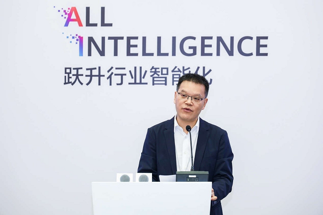华为联合伙伴发布城市交通大模型解决方案