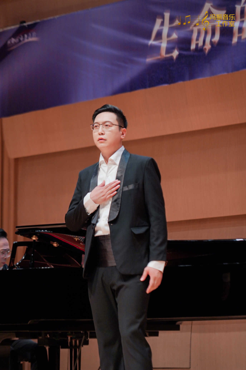 《生命的咏叹》音乐会在成都奏响，青年男中音冯振演绎生命之声