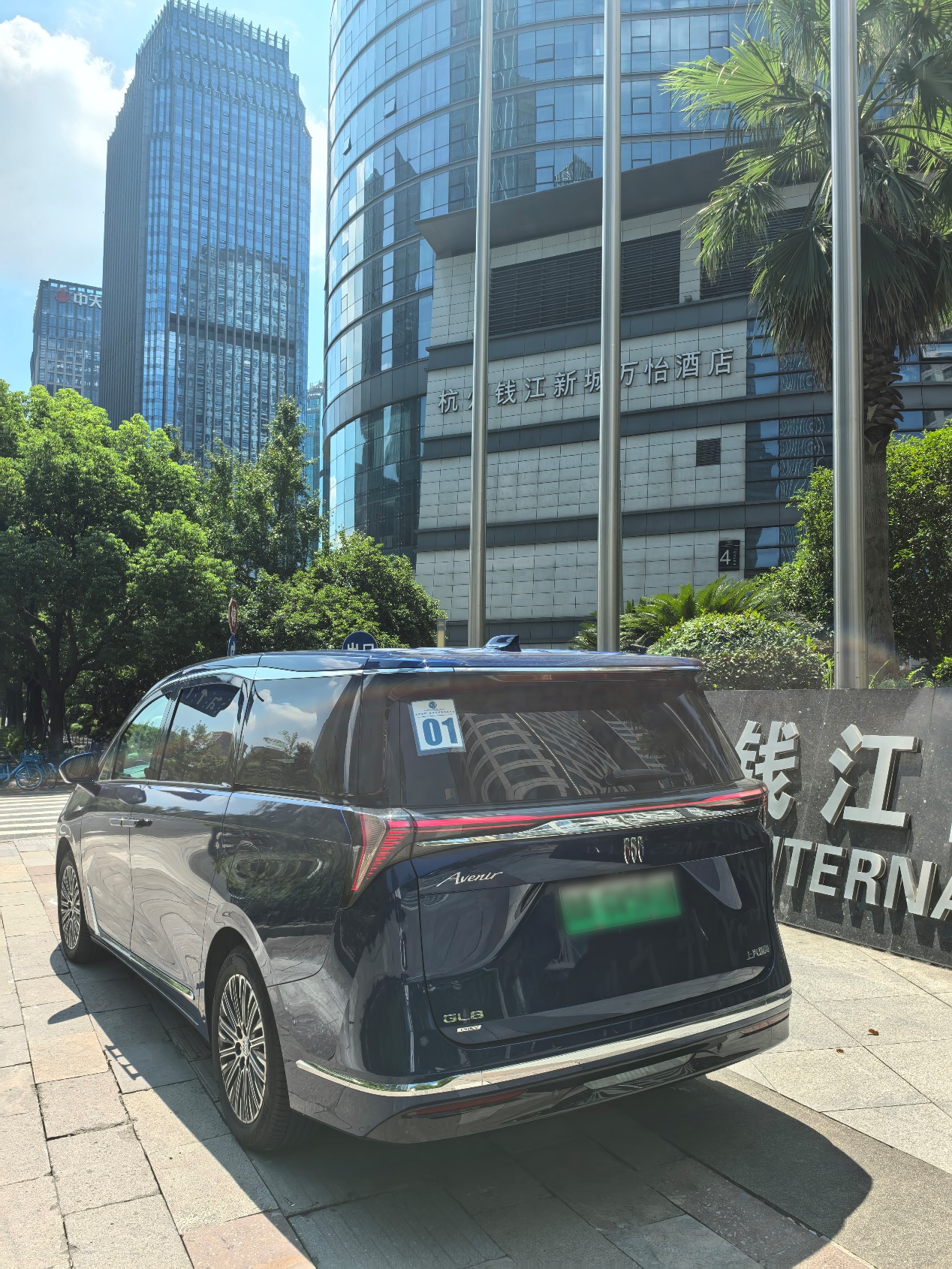 筑梦求职 INTERNATIONAL IDEAL 率先推出 VIP 客户接机服务，引领留学生求职服务新标杆