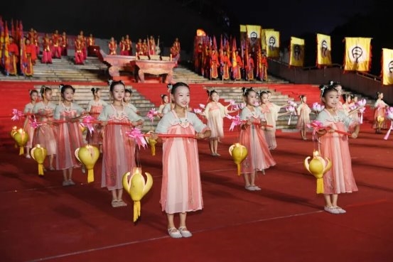 宜春第十九届月亮文化旅游节闭幕 严允谭赣明出席