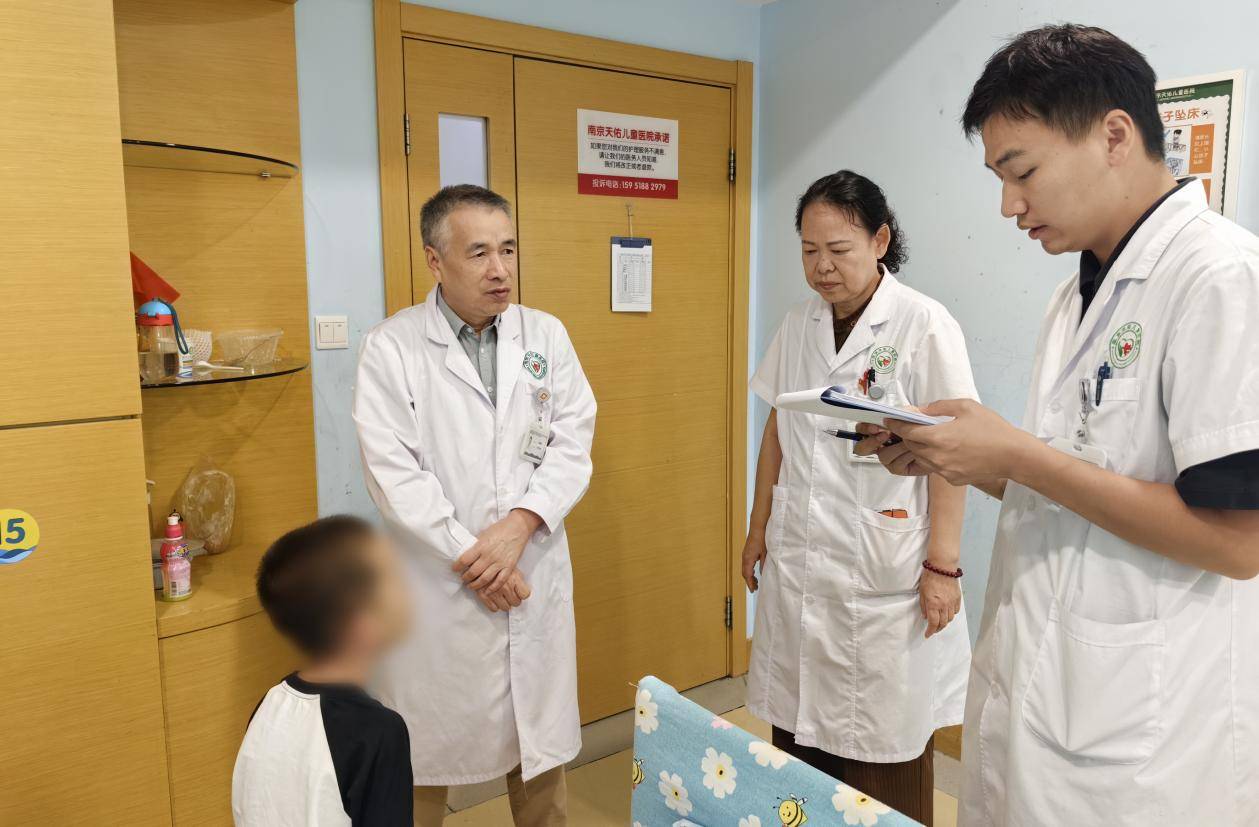 国庆护童健康！南京天佑儿童医院邀解放军总医院唐锁勤教授领衔京宁名医会诊