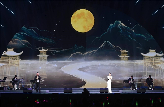 中秋晚会美如幻，反光电视太扫兴？TCL T7L Ultra来破局
