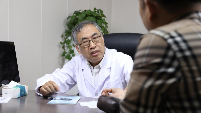 精神分裂症治疗破局者，康玉春主任40年深耕中西结合，用针药为患者点亮重生之光