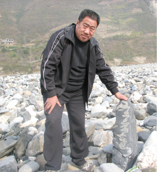 自然鬼斧塑奇石 ，心怀热爱写传奇——访丝路奇石收藏者李加富老师