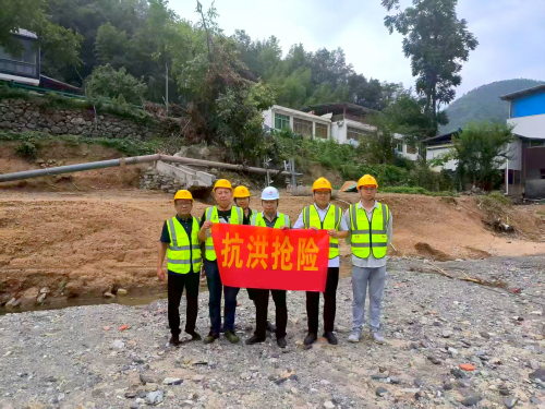 党旗在险峰飘扬通信在风雨中畅通——记湖北联通优秀党员魏明战天斗地守护竹山至林区通信“生命线”