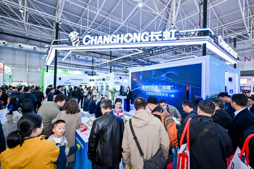 长虹首发基于开源鸿蒙的原生交互大屏系统