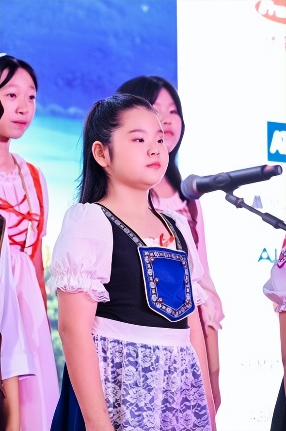 9岁声乐新星陈雨漪献唱奥地利国庆招待会，歌声架起中奥友谊桥