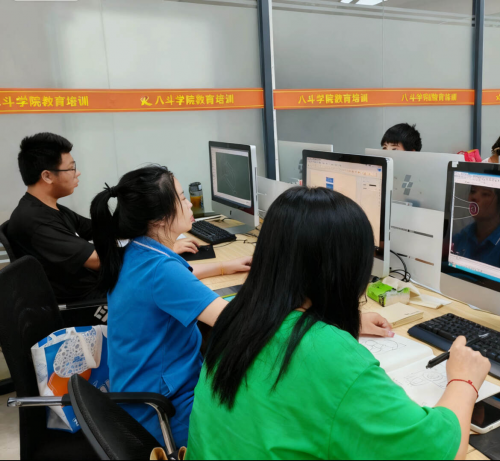 12 小时答疑覆盖节假日、学员群永不解散：八斗学院 “终身服务” 破 AI 培训行业服务断层