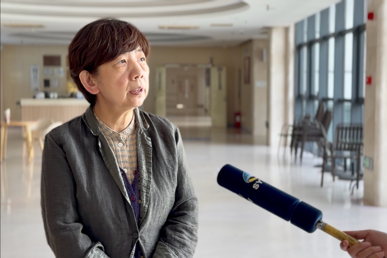 A person standing in front of a microphoneAI-generated content may be incorrect.