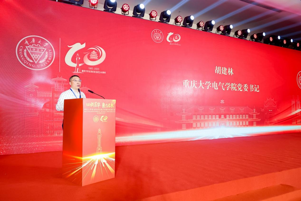 9B4A2795.jpg~tplv-9lv23dm2t1-resize-animforce-v1_1600_3000_gif